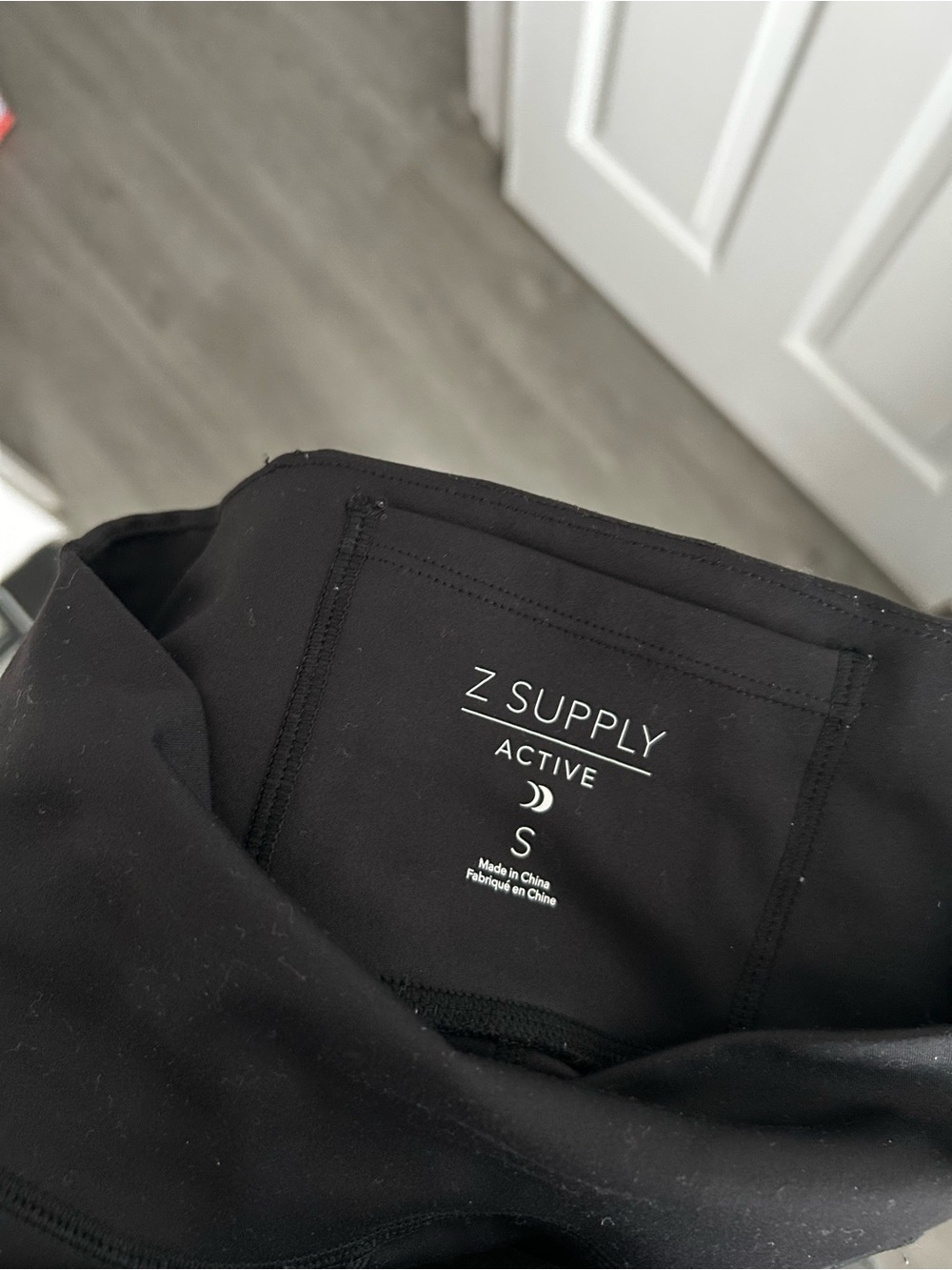 Z Supply Black Women’s Activewear Active Leggings with White Side Stripes - Picture 4 of 4